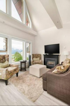 Lakeview Splendor- 7BR Penthouse Bliss Combo unit